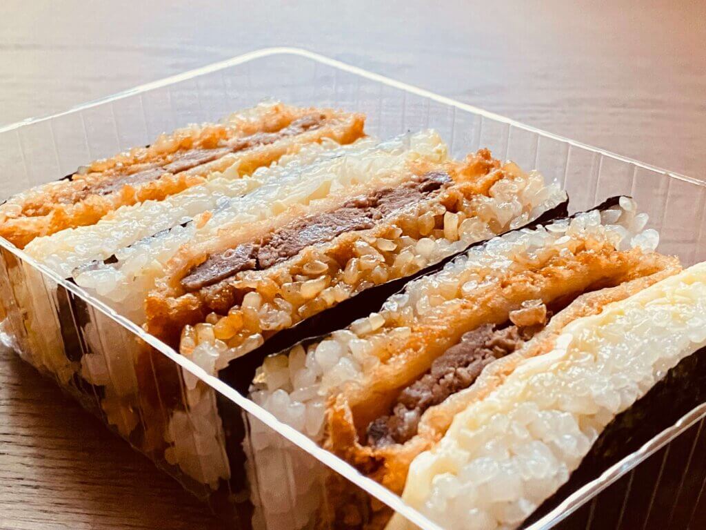 パッケージから出された『カツサンド寿司』の写真