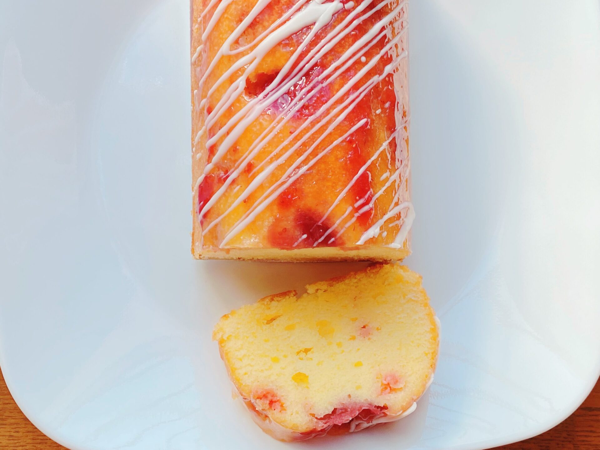 【スバファー洋菓子店】笠岡産完熟いちごを使ったパウンドケーキ