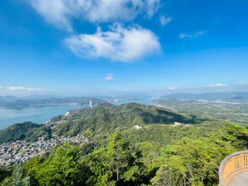日中に高見山展望台から因島方面を望む